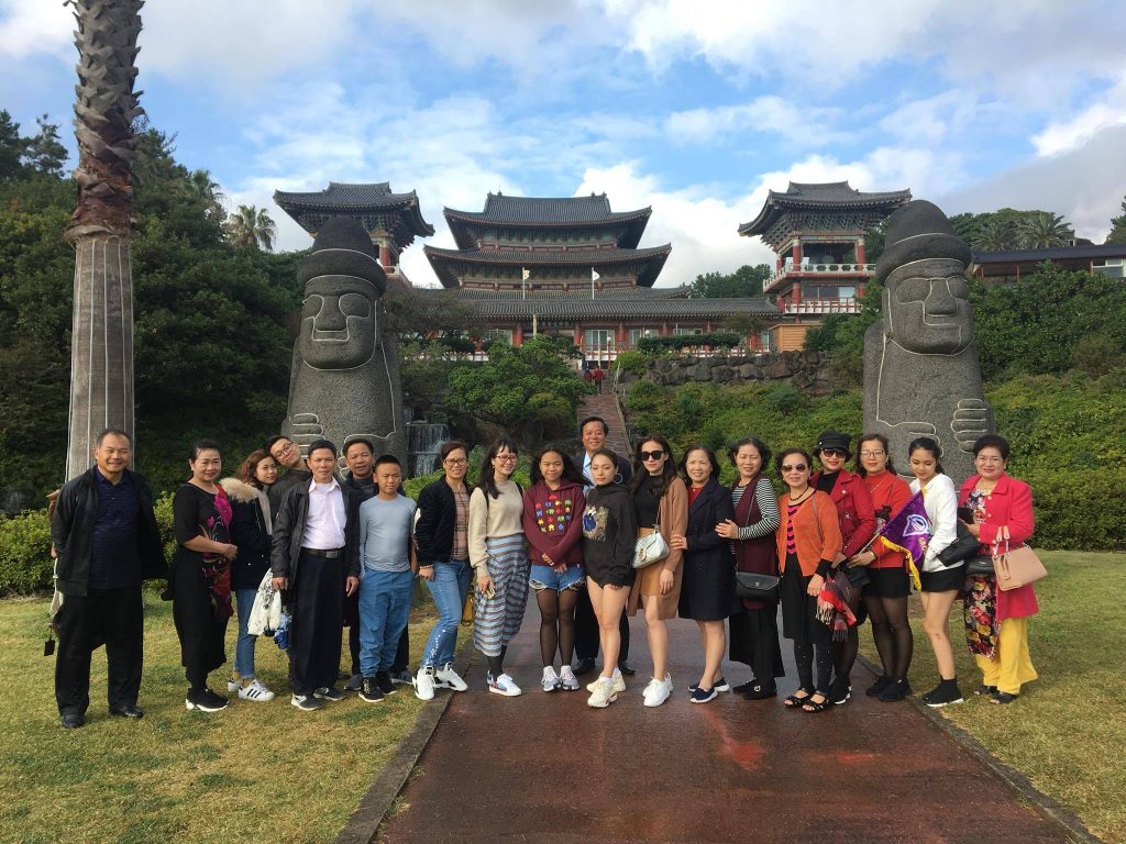 THE SINH TOURISTS