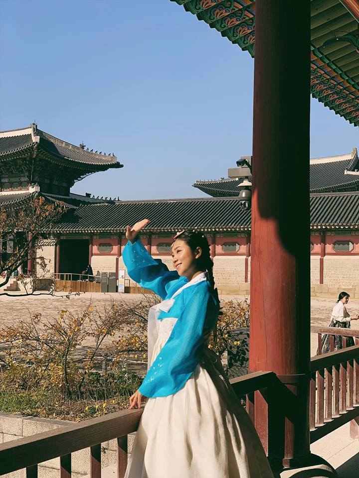 THE SINH TOURISTS