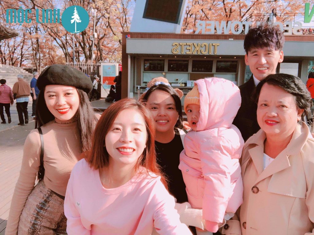THE SINH TOURISTS