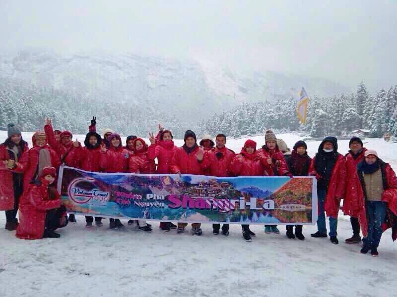 THE SINH TOURISTS