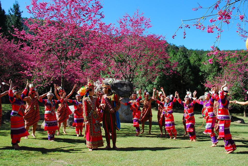 THE SINH TOURISTS