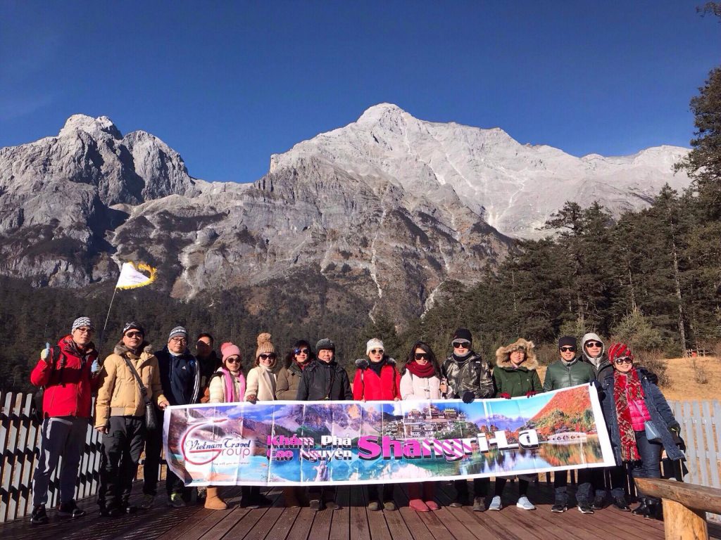 THE SINH TOURISTS