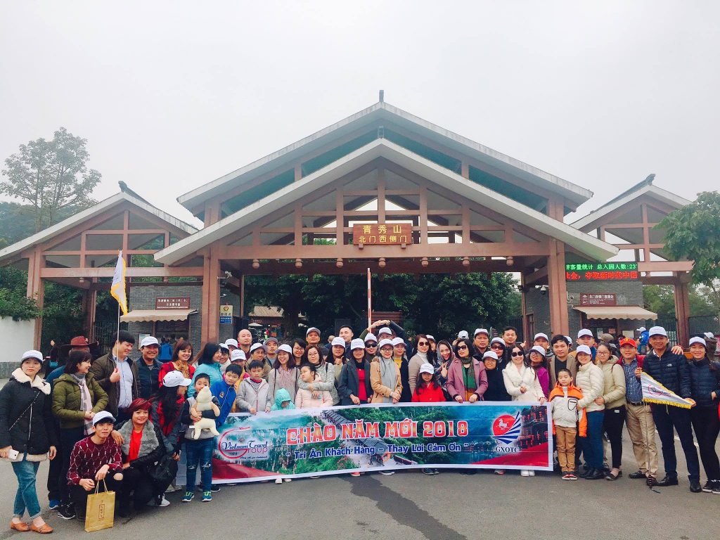 THE SINH TOURISTS