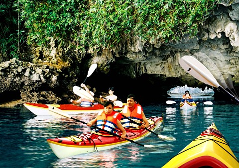THE SINH TOURISTS