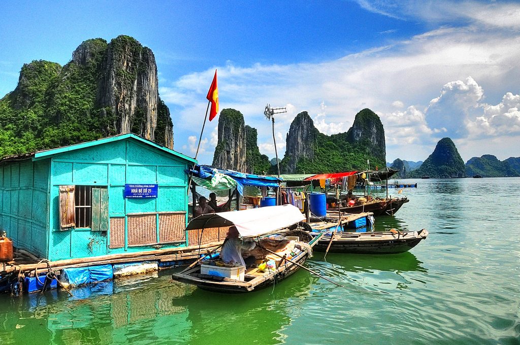 THE SINH TOURISTS