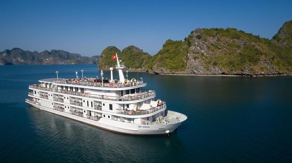 THE SINH TOURISTS