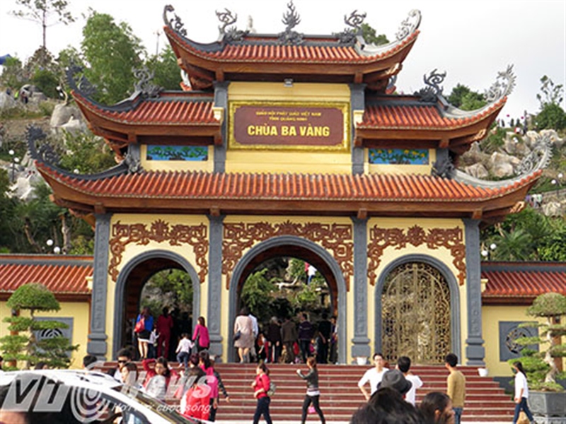 THE SINH TOURISTS