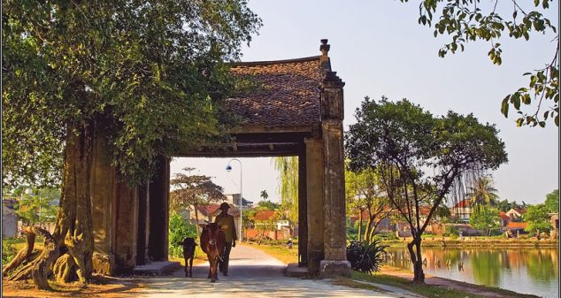 THE SINH TOURISTS