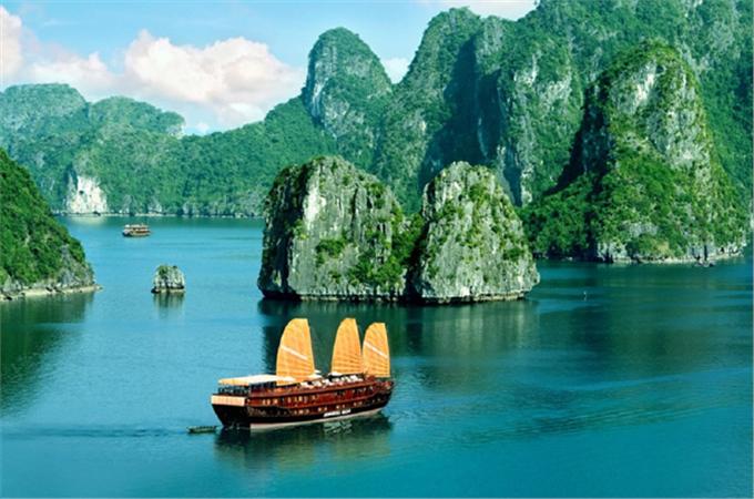 THE SINH TOURISTS