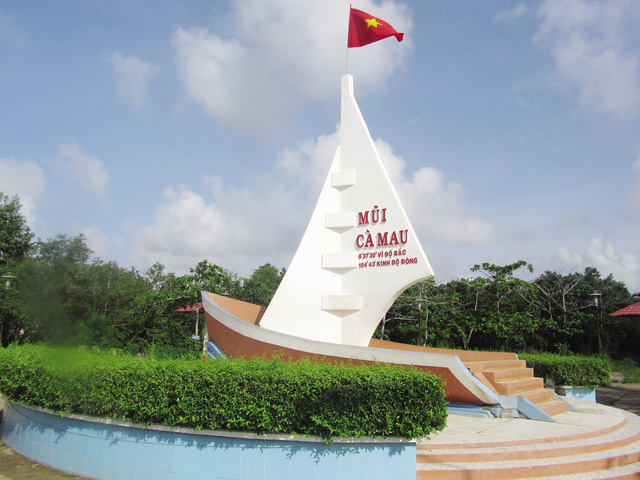 THE SINH TOURISTS
