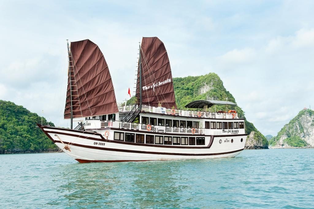 THE SINH TOURISTS